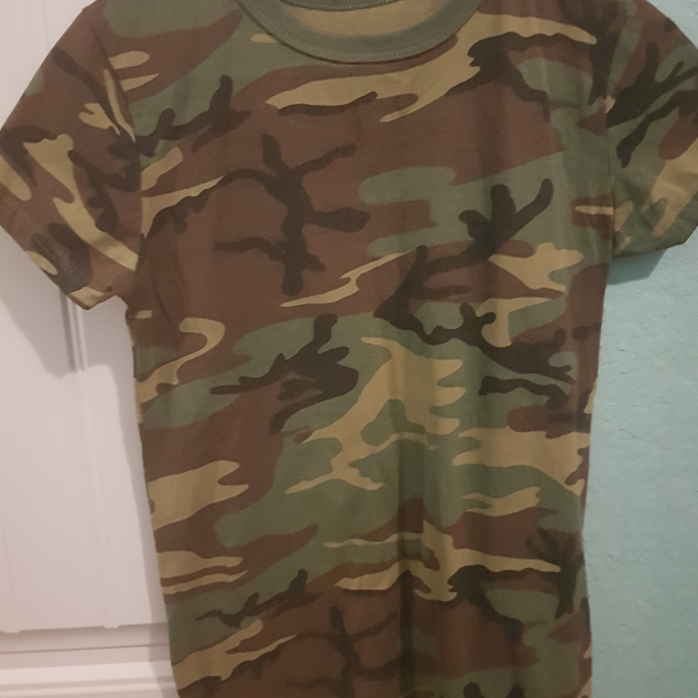 Womens camo short sleeve